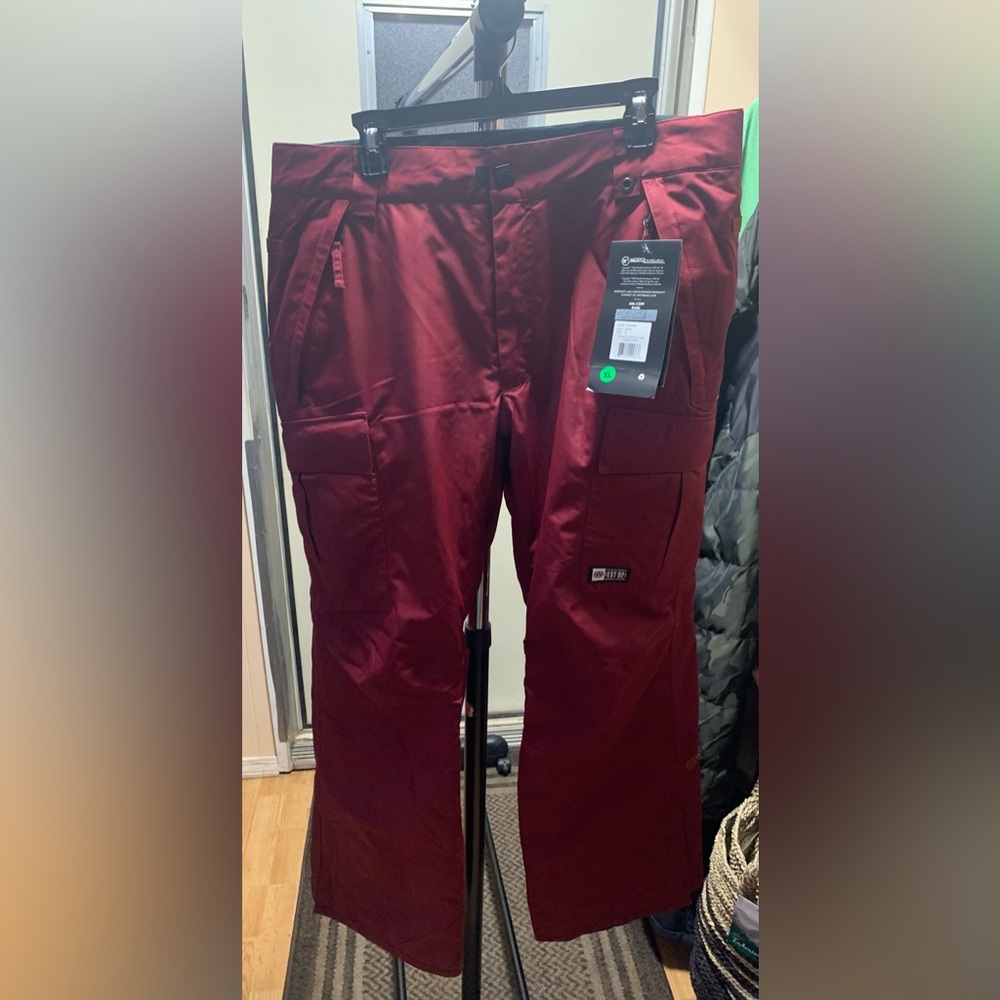NWT 686 Infinity Insulated Cargo Ski Pants Wine